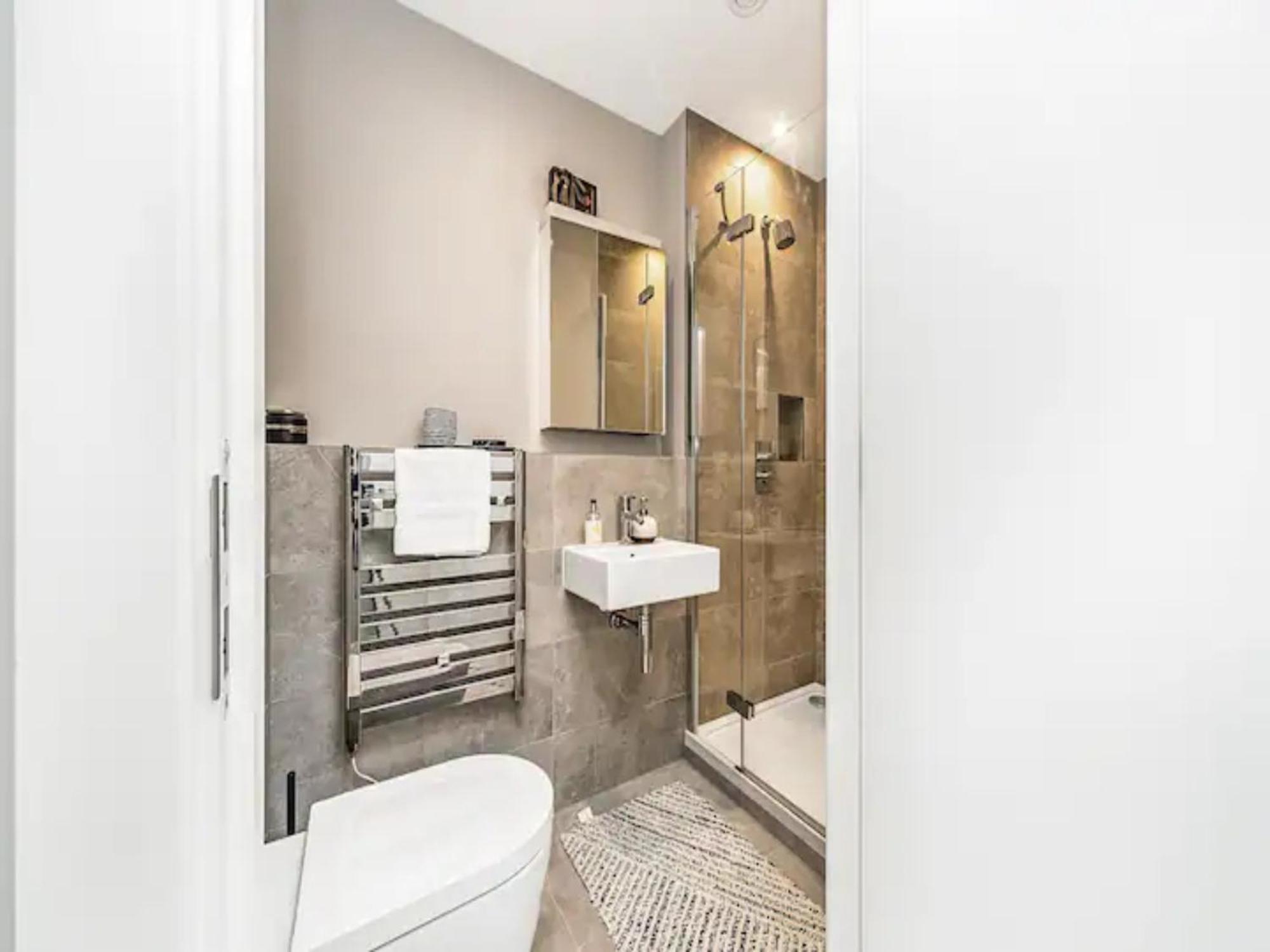 Ferienwohnung Pass The Keys Penthouse Oasis In Trendy Fulham London Exterior foto