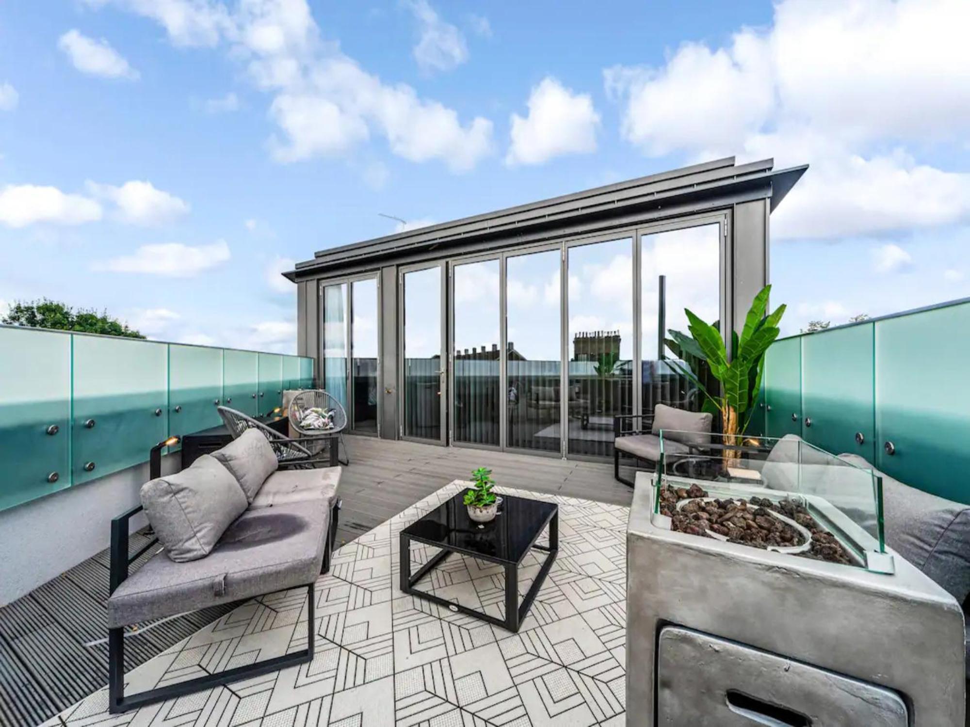Ferienwohnung Pass The Keys Penthouse Oasis In Trendy Fulham London Exterior foto